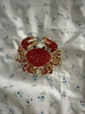 Red Crystal Crab hair clasp - Gold Tone Women's Accessory